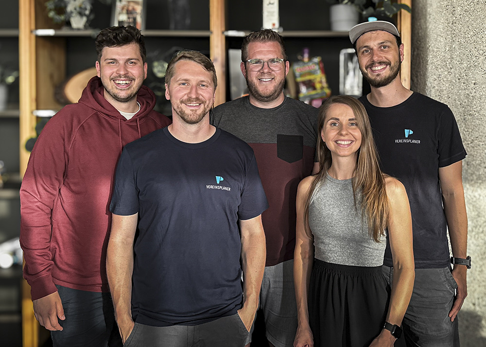 Gruppenfoto von allen 5 EntwicklerInnen